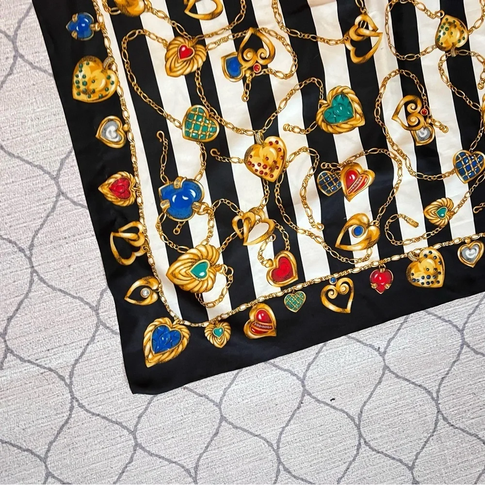 Golden and jewel heart locket Scarf